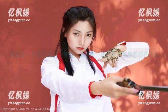 蜜桃社 - 木奈奈的护士套图，别小看，她的每个角度都别有用心