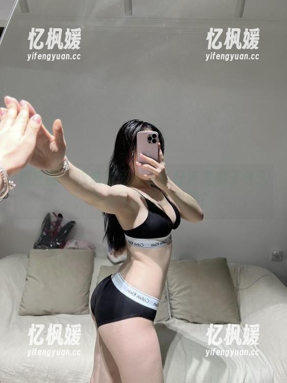 微密圈 - 这铁锤姐姐在牛仔裤里藏了什么，只在网盘里找得到？