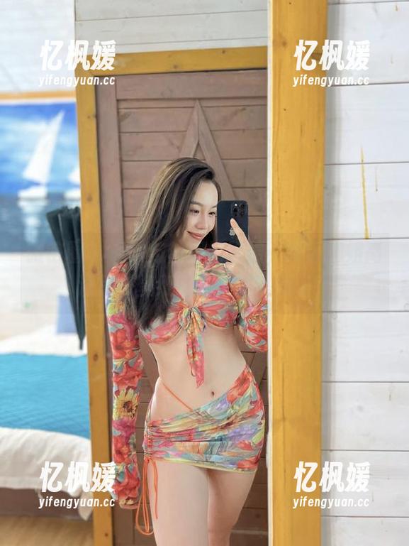 微密圈 - 钢铁与丝绸的碰撞，铁锤姐姐高清吊带壁纸的冲击感，绝了！