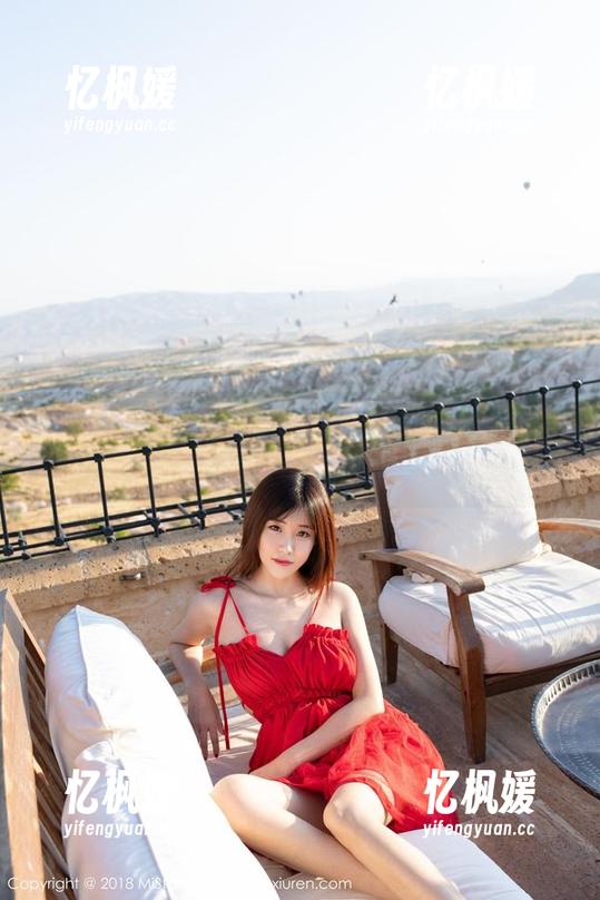 魅妍社-陈雅漫VICKY 魅妍社 - 陈雅漫VICKY的美图更新,白色穿搭让我想起了奶茶上的一层泡沫!