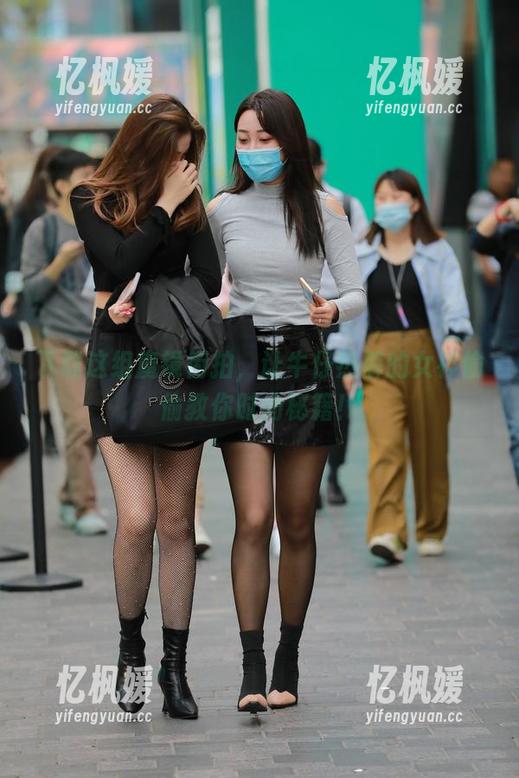 魔镜街拍 下载这组魔镜街拍,让牛仔热裤的女神偷偷教你时尚秘籍!