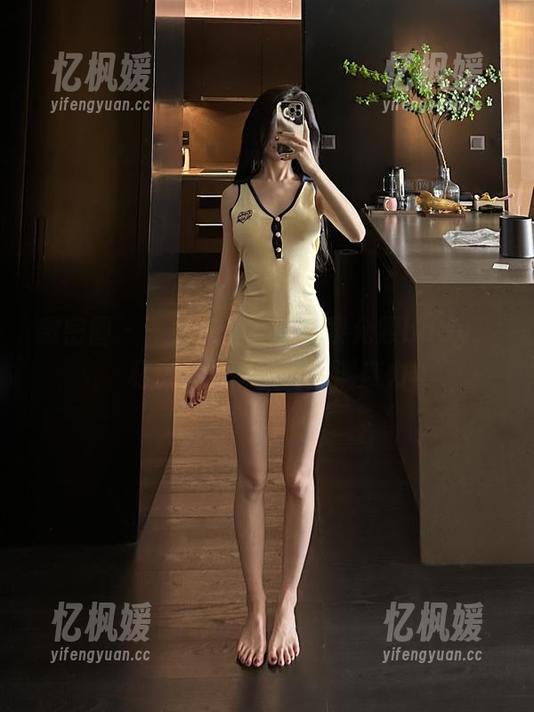 黎允熙baby 微密圈 - 一条灰丝,一个黎允熙baby,私房原图懒散又充满魔力