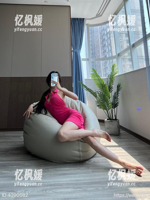 黎允熙baby 微密圈 - 在线追逐前卫,黎允熙baby的“紫色珍珠丁裤”势必成为美图界的新宠,谁说只有常规好看?
